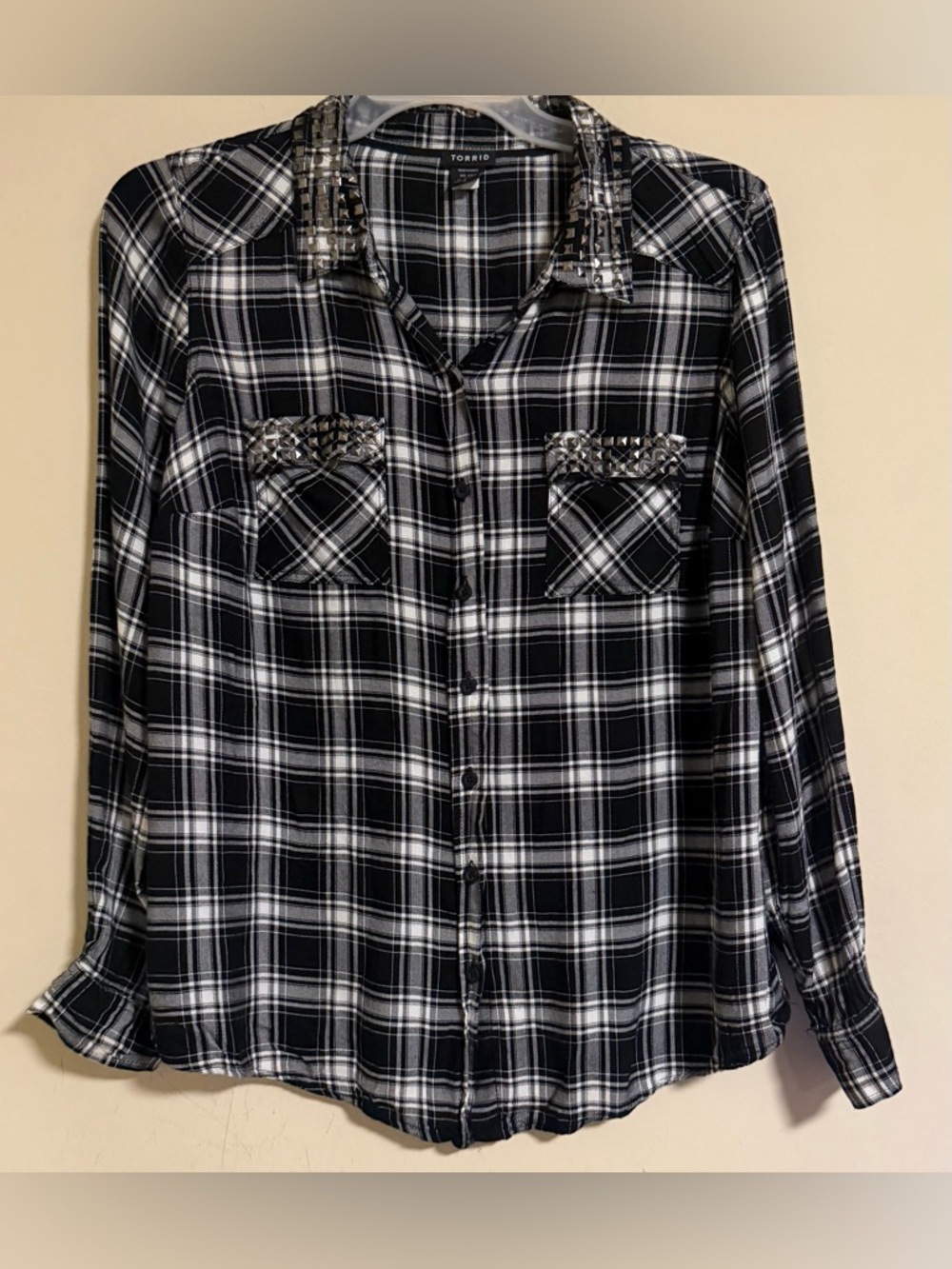 Torrid black and white plaid button-down blouse size 0 Large Studded pre-owned
